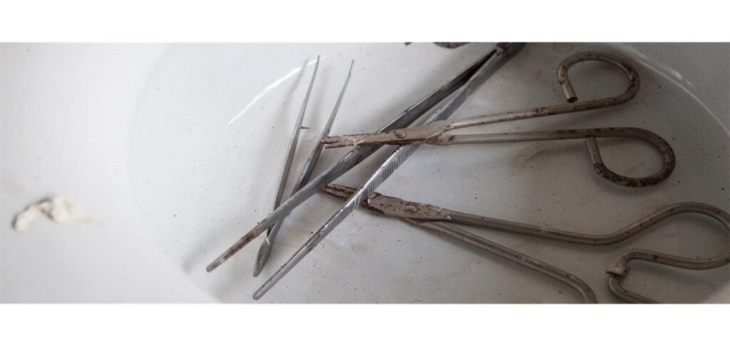 Scarce medical instruments and second-hand supplies at the clinic